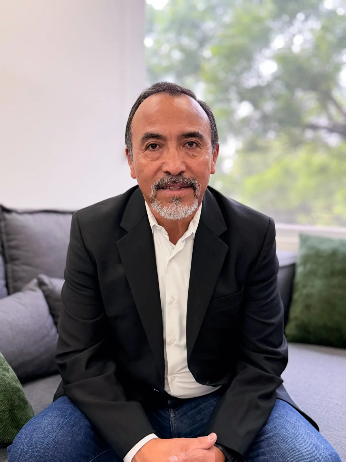 Retrato profesional de Oswaldo Vicenté MCC para portada del sitio